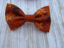 Load image into Gallery viewer, Harvest Leaf&#39;s Bow Tie
